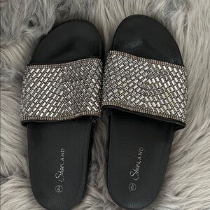 NWOT Shoeland Black Slide Sandals with Silver Beaded Strap sz 9